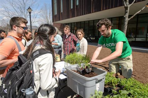 Sierra Club Lauds UConn’s Sustainability Efforts